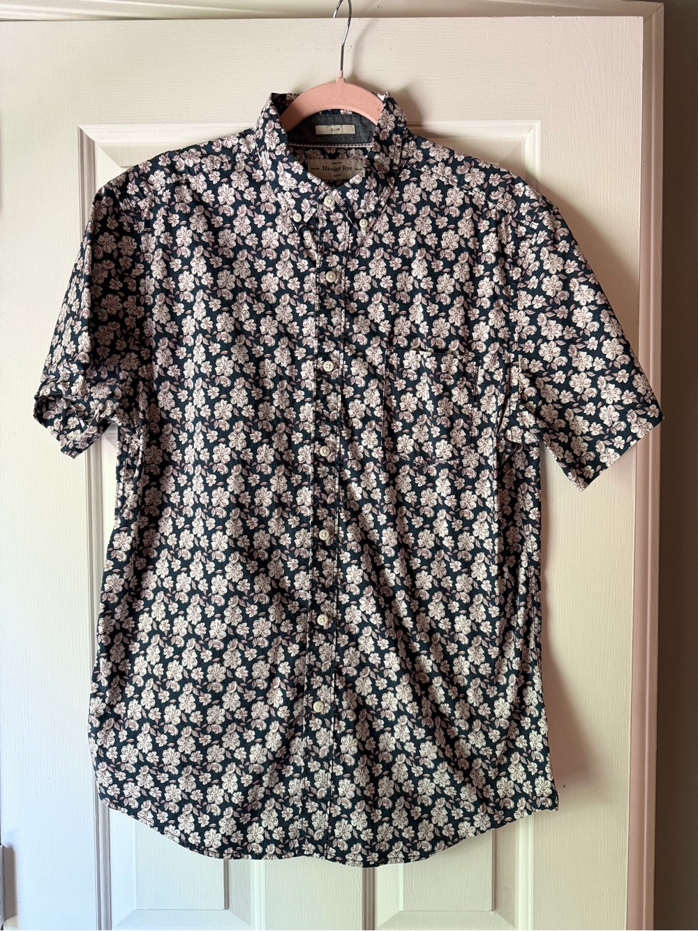 Men's Floral Short-Sleeve Button-Up Shirt in Navy and White